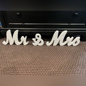 White 'Mr & Mrs' Decorative Sign